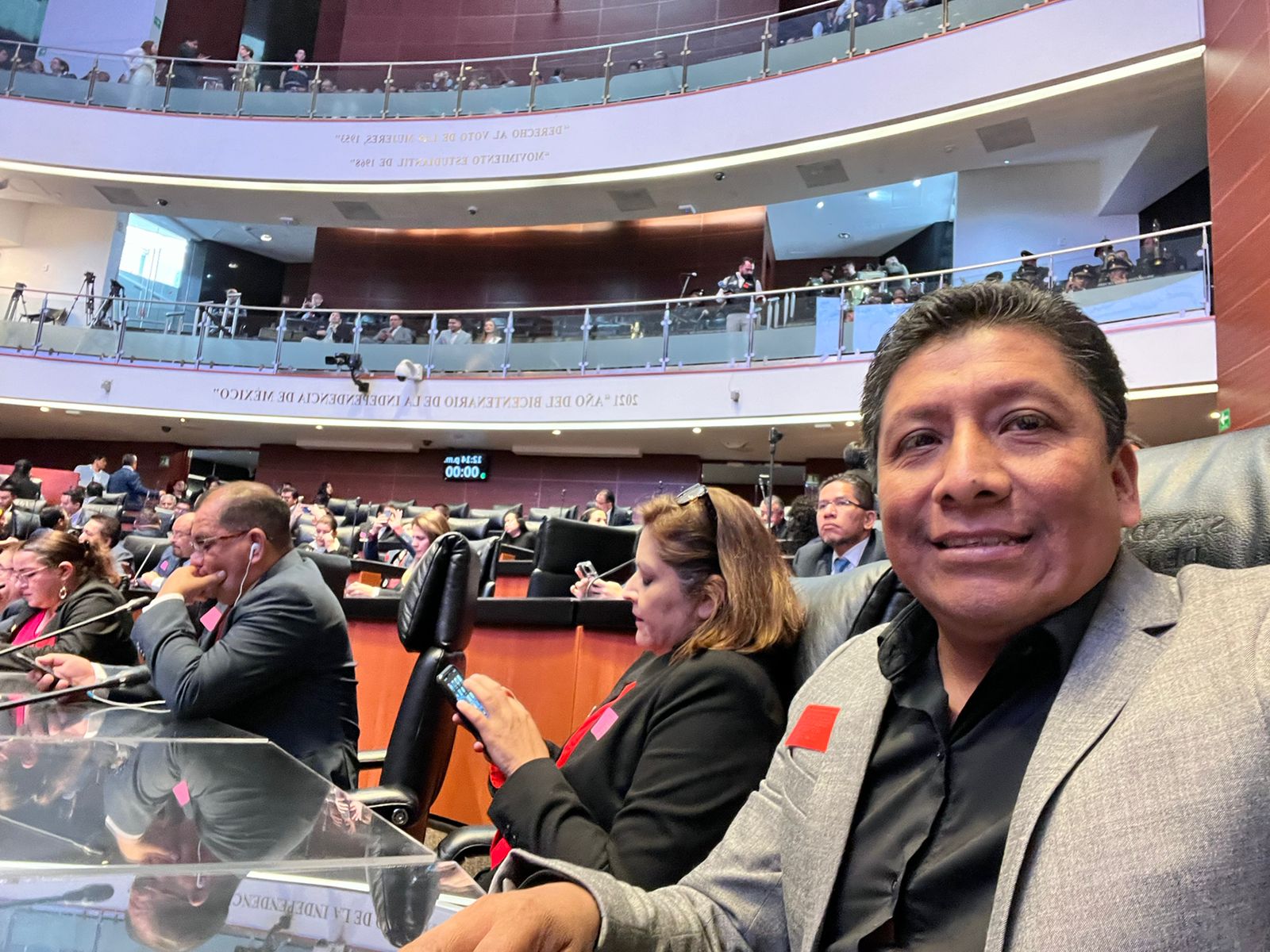 Rodrigo Cuahutle asiste al Senado; resalta trabajo de legisladores
